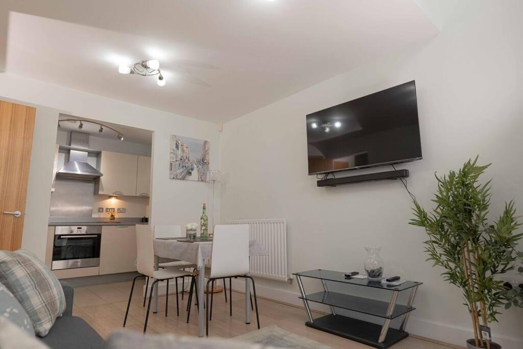 Beautiful 2 Bed In Central Birmingham: A Hidden Gem! ภายนอก รูปภาพ