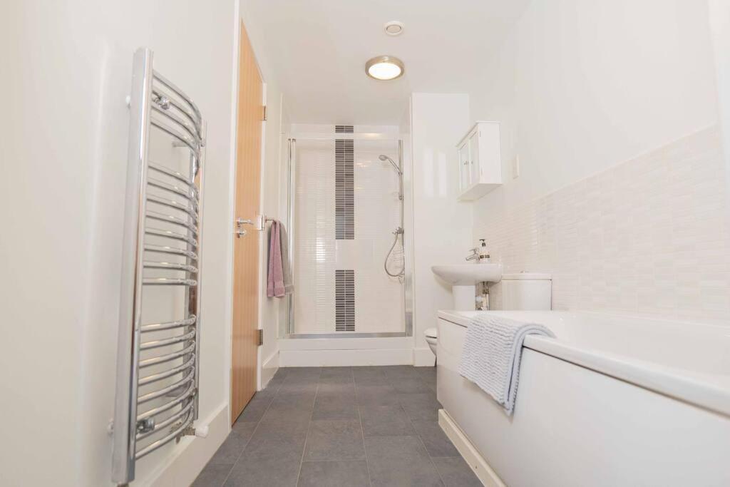Beautiful 2 Bed In Central Birmingham: A Hidden Gem! ภายนอก รูปภาพ