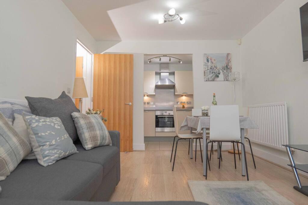 Beautiful 2 Bed In Central Birmingham: A Hidden Gem! ภายนอก รูปภาพ